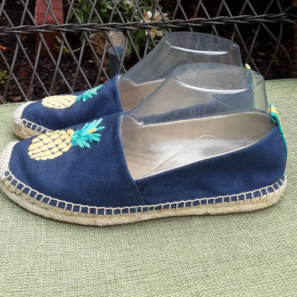 Vera Bradley Pineapple Embroidered Embellished Espadrille Size 7.